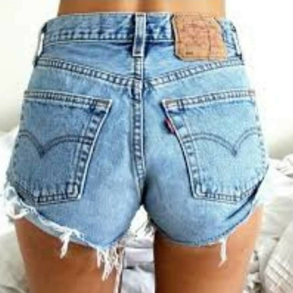 HP! 🎀Levi's Custom distressed raw hem Cutoffs - Picture 3 of 11